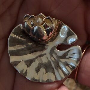 Vintage 925 Sterling silver pearl lotus lily pad brooch from Museum of fine arts